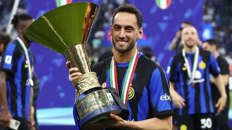 Inter'in kapısını açmasıyla birlikte Hakan Çalhanoğlu'nun Galatasaray'a transferi için geri