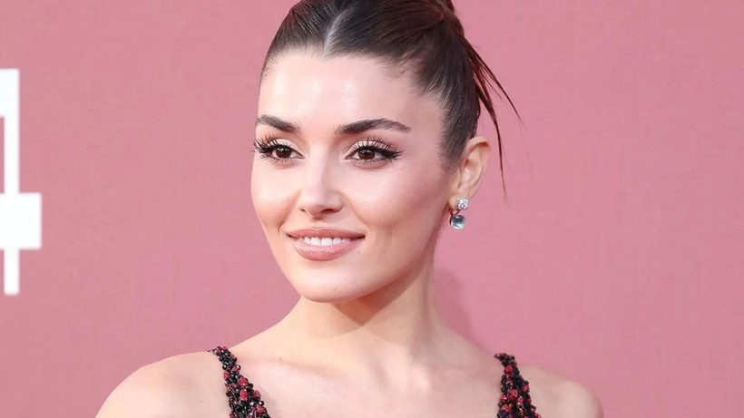 Günlük yaşantısıyla ve mesleğiyle sıkça gündeme gelen Hande Erçel, Hakan