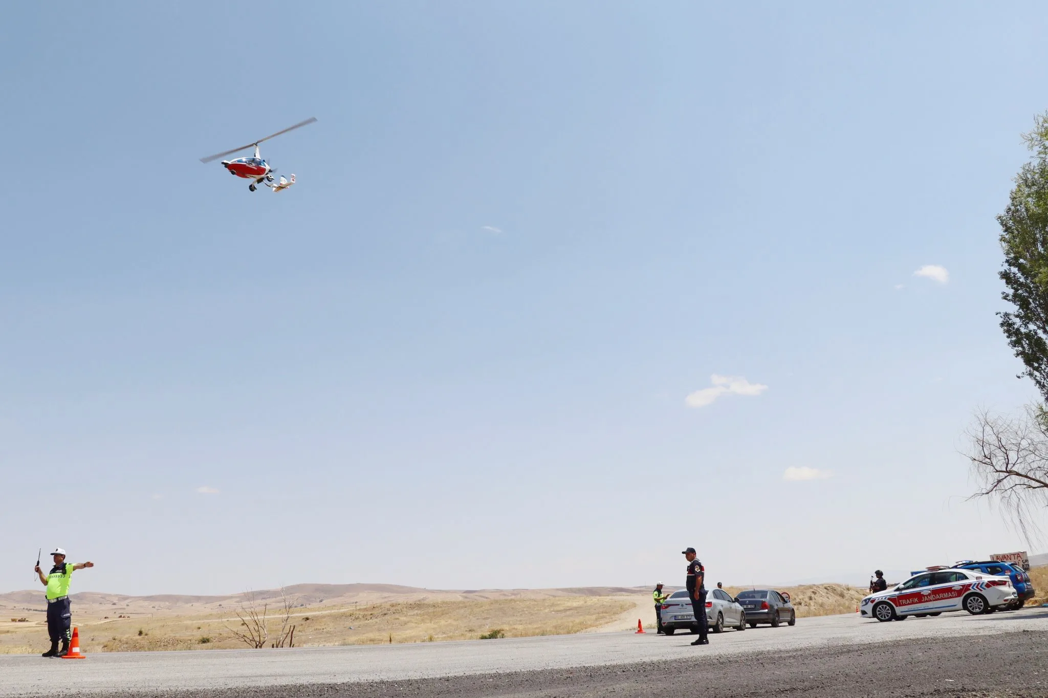 Yozgat İl Jandarma Komutanlığı ekipleri, trafik kazalarının önüne geçmek ve