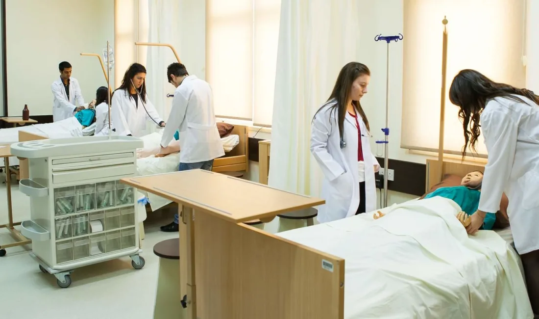 Üniversite tercih dönemine giren adaylar, 2025 hemşirelik taban puanlarını, başarı