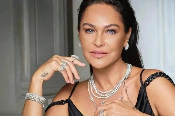 Ünlü sanatçı Hülya Avşar'ın kişisel hayatıyla ilgili yaptığı açıklama gündemde.