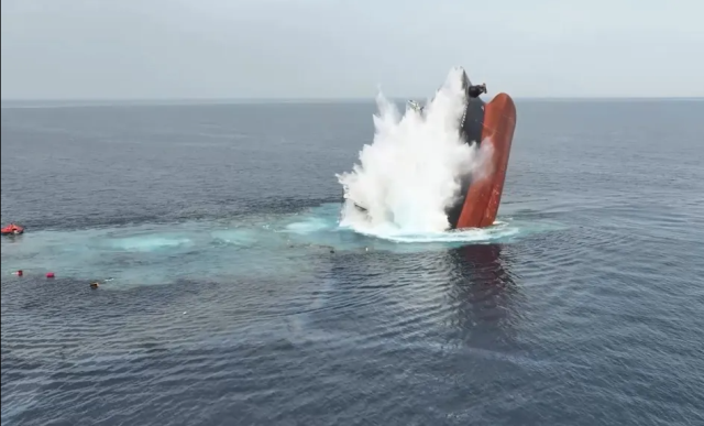 Yemen'deki Husiler, 2 büyük kargo gemisini batırdı ve mürettebatı Kaçırdı