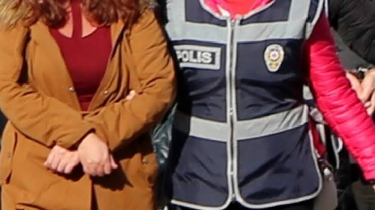 Iğdır'da bir kadın, erkek arkadaşıyla yaşadığı tartışma sonrasında apartmanın 2.