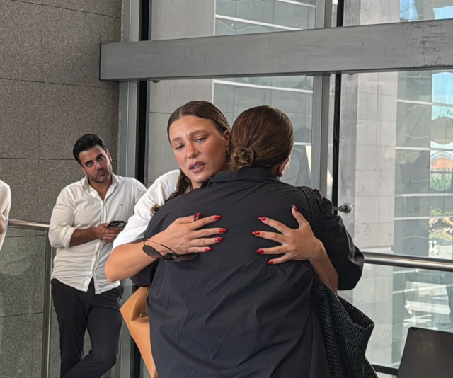 Ayşe Barım ilk kez hakim karşısında! Ünlü isimler duruşma öncesi destek için adliyede