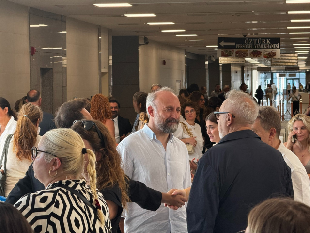 Ayşe Barım ilk kez hakim karşısında! Ünlü isimler duruşma öncesi destek için adliyede