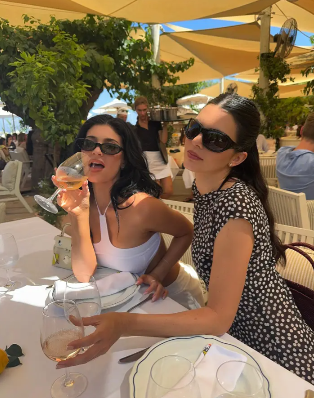 Ünlü oyuncunun filtresiz bikinili fotoğraflarını görenler gözlerine inanamadı