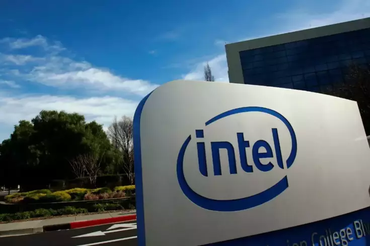 2025 yılına kadar personel sayısını 108.900'den 75.000'e düşüreceği belirtilen Intel,