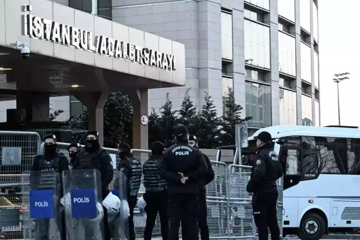 İstanbul Belediyesi'ne yönelik yolsuzluk soruşturması kapsamında, 18 şüpheli hakkında rüşvet