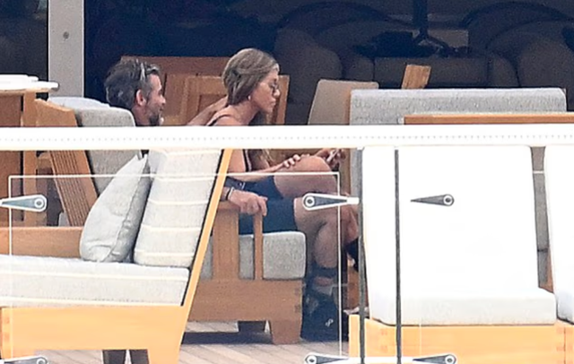 Ünlü oyuncu, hipnoz terapisti olan yeni erkek arkadaşı ile ilk kez görüntülendi