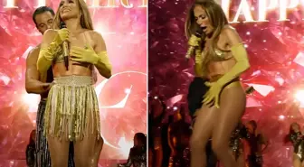 Jennifer Lopez, Polonya'da sahnede ikinci kez kıyafet kazası yaşadı. Kostümü