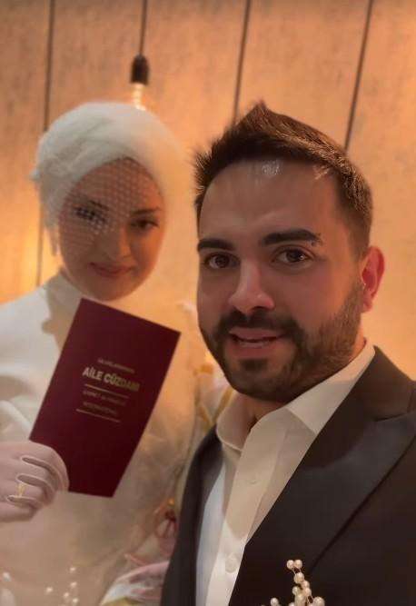 İki ay önce nikah masasına oturan Kadir Ezildi eşiyle kına gecesinde göbek attı