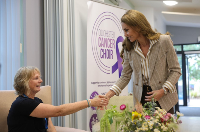 Kanseri yenen Kate Middleton, hastane ziyareti sırasında duygusal anlar yaşadı