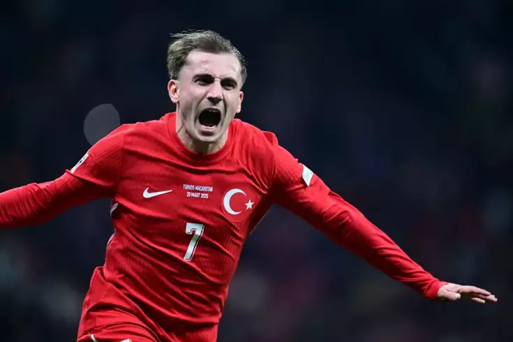 Futbolcunun adı Fenerbahçe ve Beşiktaş ile anılan Kerem Aktürkoğlu'na Milan'dan