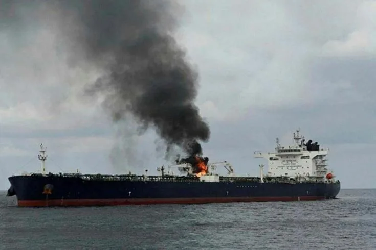 Kırmızı Deniz'de, Yemen'in 51 deniz mili açıklarında seyreden Liberya bayraklı