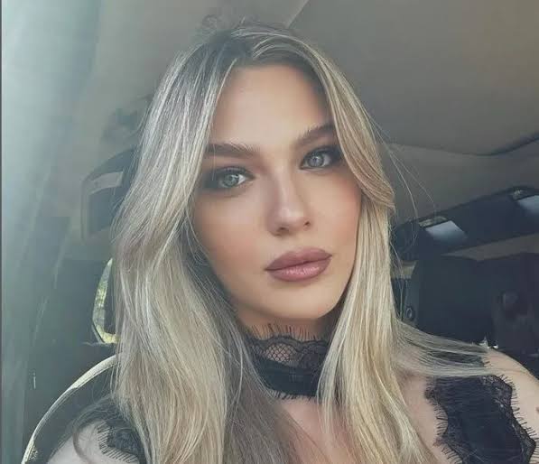 Yasemin Şefkatli, ailesiyle birlikte kısa bir tatilin ardından kuaförde değişiklik