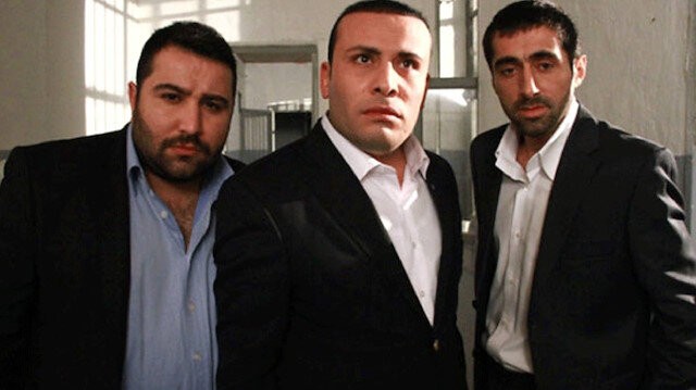 Kolpaçino film serisinin yıldızı Volkan Başaran'ın sokakta pilav satmaya başladığı