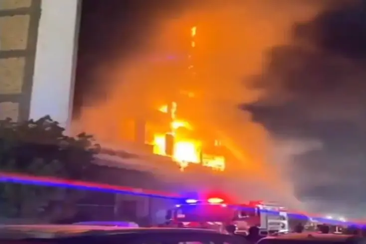 Irak'ın Kut kentinde bulunan alışveriş merkezinde çıkan yangında 69 kişinin