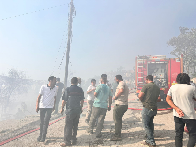 Ankara'da ağaçlık alanda çıkan yangın gecekondulara sıçradı
