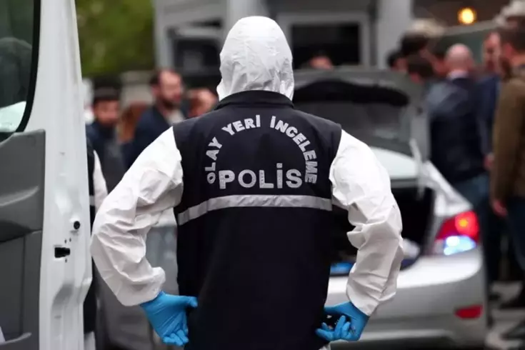 Manisa'nın Yunusemre ilçesinde 17 yaşındaki Afganistan asıllı bir kadın, evindeki