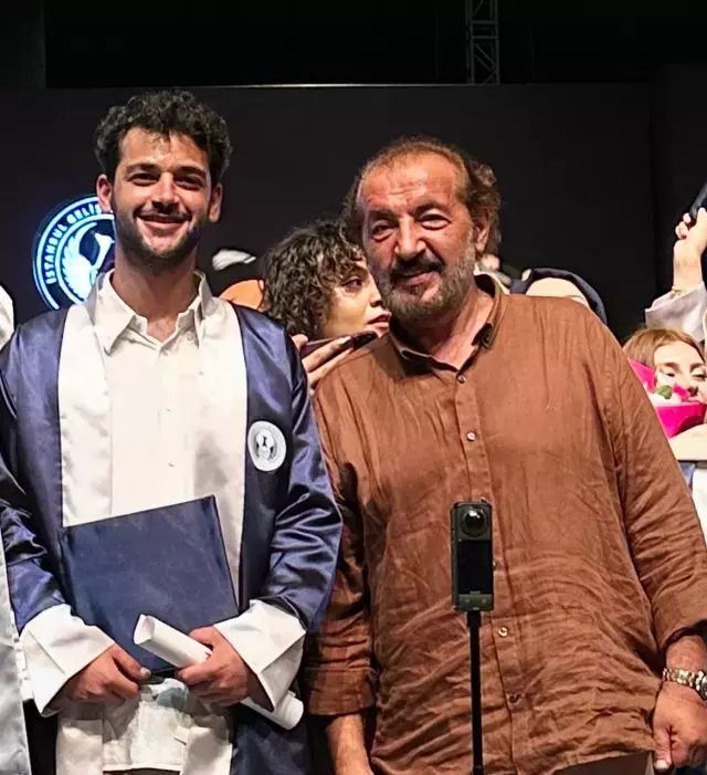 Mehmet Yalçınkaya'nın gözlerden uzak büyüttüğü oğlu üniversiteden mezun oldu