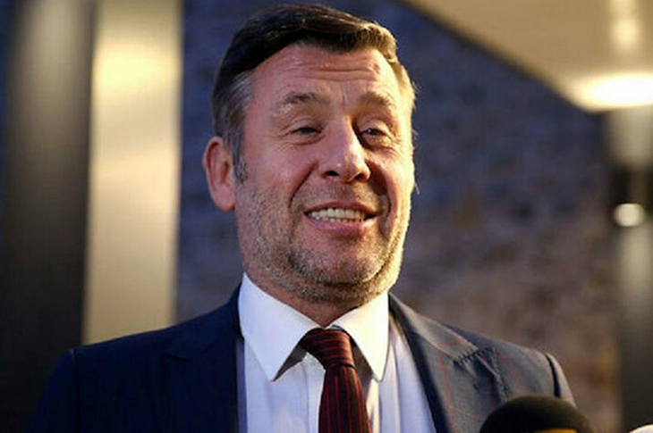 Metin Şentürk, uzun süredir kanser tedavisi gören kardeşinin yanında olmak