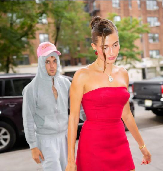 Hailey Bieber, kozmetik markasını 1 milyar dolara satarak millyarderler kulübüne katıldı