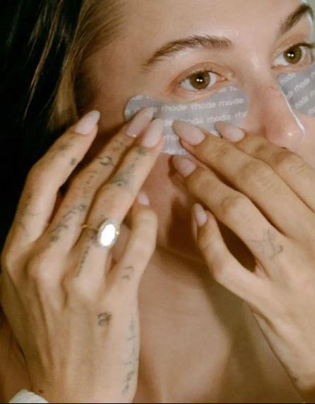 Hailey Bieber, kozmetik markasını 1 milyar dolara satarak millyarderler kulübüne katıldı