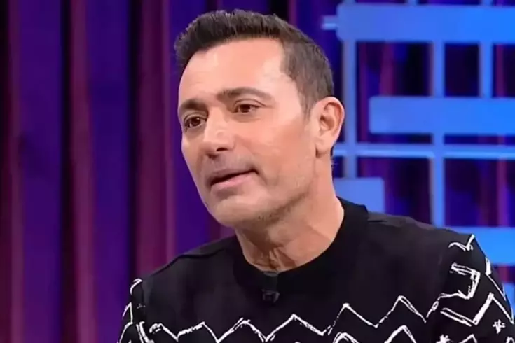Ünlü Türk pop şarkıcısı Mustafa Sandal, "Hadi Anlat" programında uzun