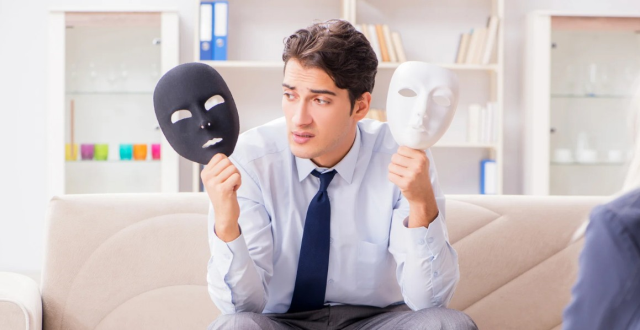 Narsist ne demek? Narsist biri nasıl davranır?