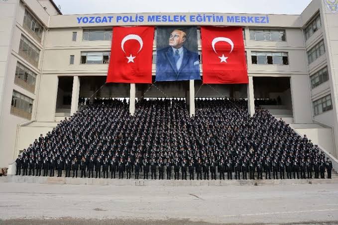 Polis olma hayali kuran binlerce adayın katıldığı 32. Dönem Polis