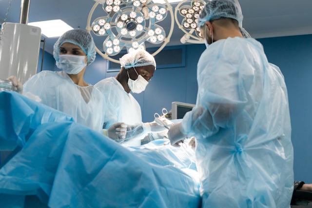 BBL ameliyatının nadir görülen kokulu yan etkisi, bazı hastaların ameliyatı