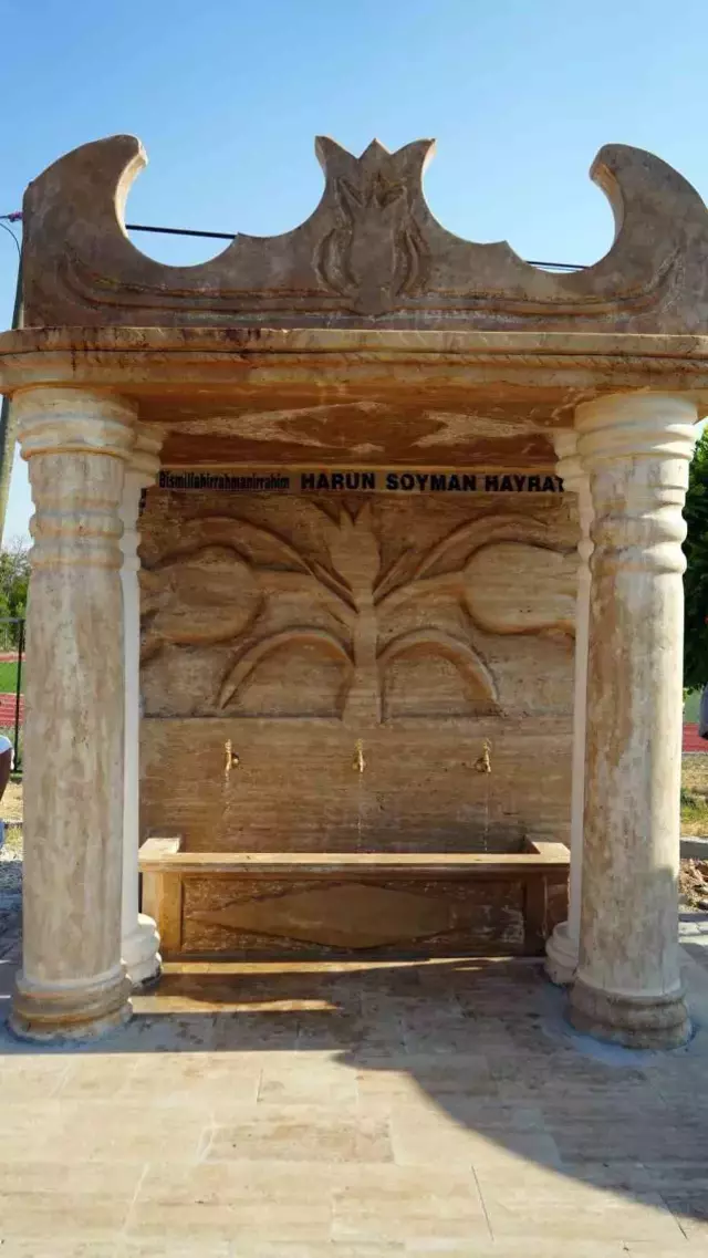 Safiye Soyman, oğlu adına yaptırdığı hayratı gözyaşlarıyla açtı.