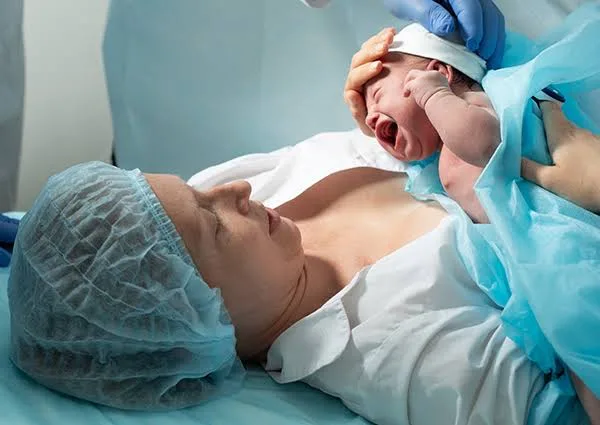 Sezaryen uygulamalarıyla ilgili son düzenlemeler gündemde yerini aldı. "Sezaryen yasaklandı