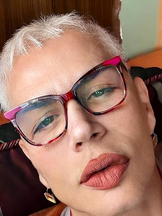 Sezen Aksu alışılmış imajına veda etti