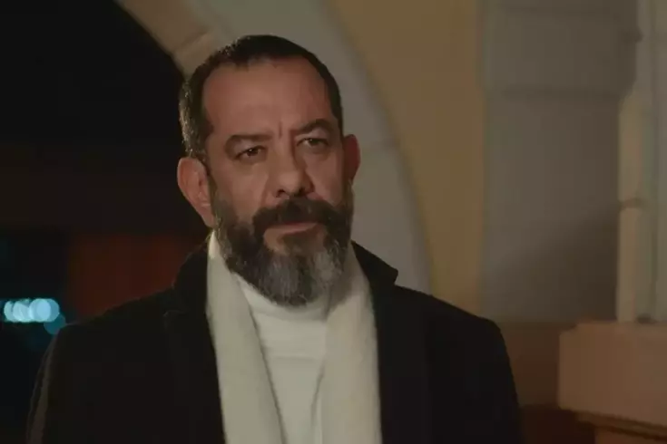 53 yaşındaki oyuncu Emre Alp Törün, Hudutsuz Sevda dizisinde canlandırdığı