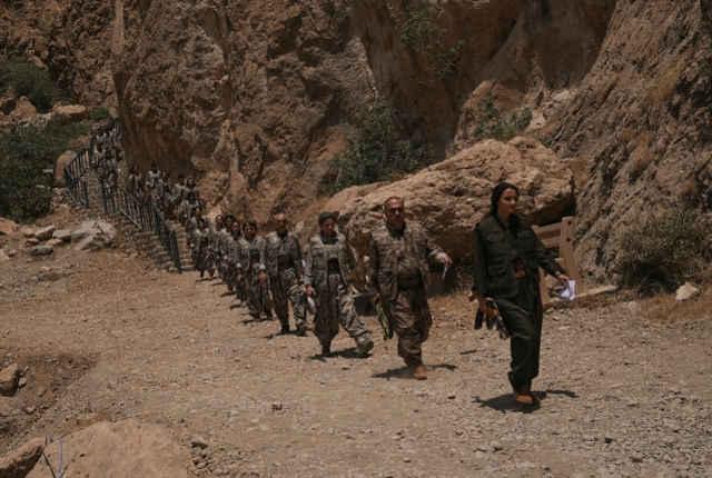 PKK'nın yaktığı silahların son hali! İşte törenden kare kare tüm detaylar