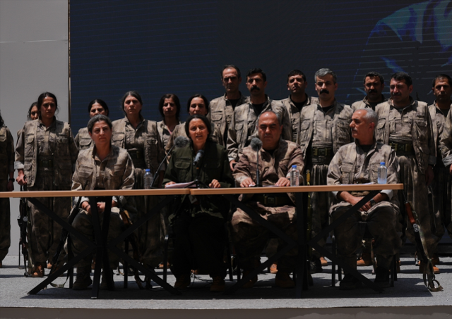 PKK'nın yaktığı silahların son hali! İşte törenden kare kare tüm detaylar