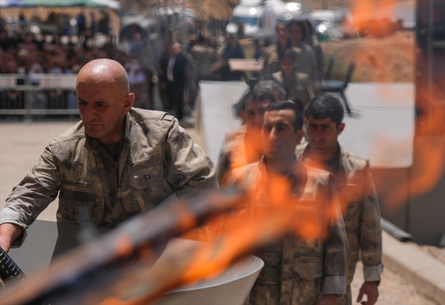 PKK'nın yaktığı silahların son hali! İşte törenden kare kare tüm detaylar