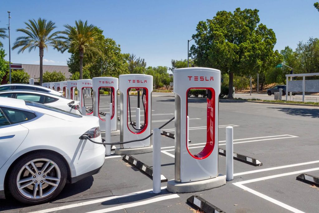 Tesla Türkiye, ülkede kurulacak yeni Supercharger istasyonlarını duyururken, Tesla Model