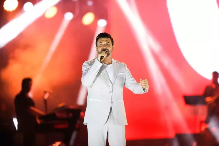 Trabzon Kültür Yolu Festivali'nin dördüncü gününde ünlü şarkıcı Gökhan Tepe,