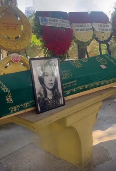 Usta sanatçı Rüçhan Çamay son yolculuğuna uğurlandı