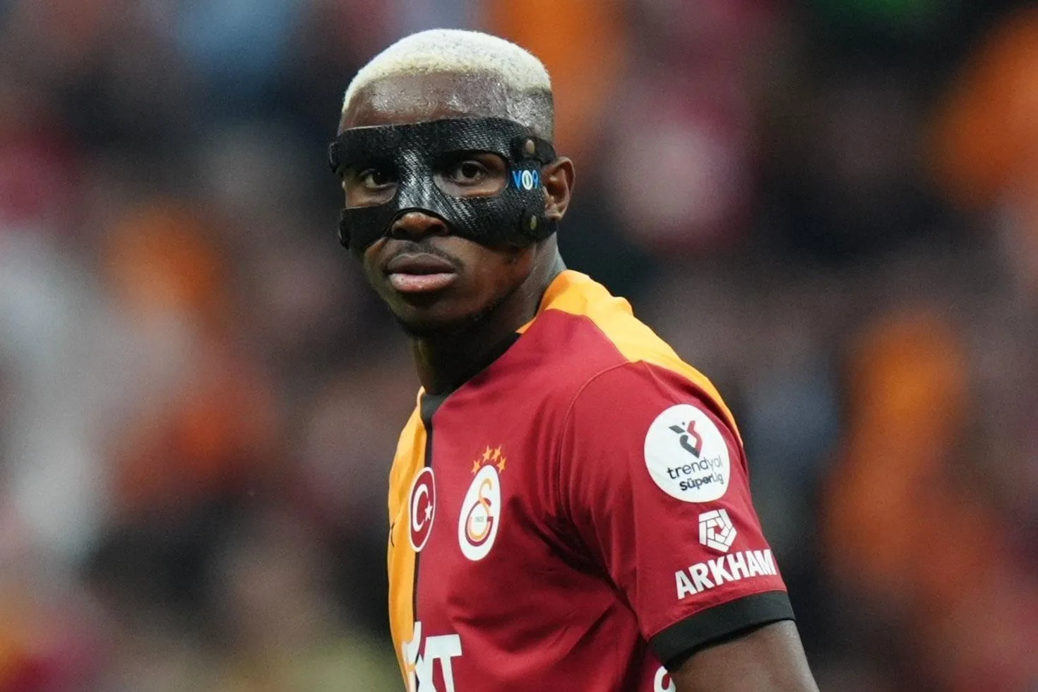Galatasaray'ın Nijeryalı futbolcusu Victor Osimhen, İstanbul ekibinde kalmaya karar verdi.
