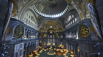 Ayasofya’da Camii ve Müze Tartışmaları Devam Ediyor Ayasofya'nın cami olarak kullanılması, ulusal ve uluslararası alanda tartışmalara neden