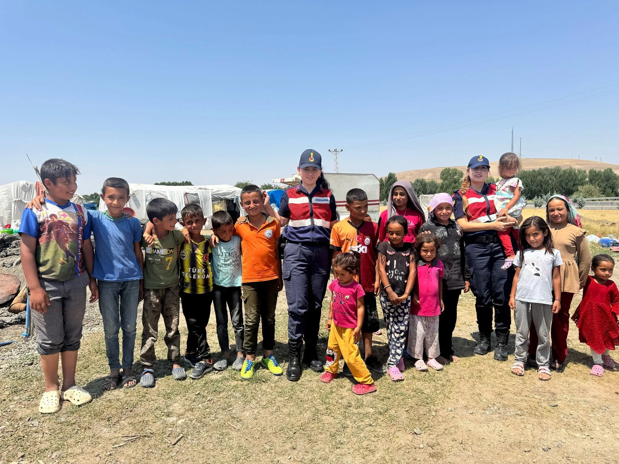 Yozgat İl Jandarma Komutanlığı, mevsimlik tarım işçilerine yönelik gerçekleştirdiği bilgilendirme