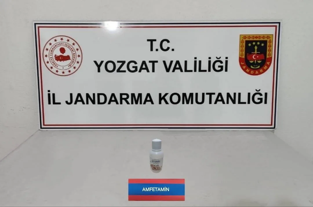 Yerköy ilçemizde jandarma ekiplerinin düzenlediği operasyonda, Ankara’dan uyuşturucu getirmeye çalışan