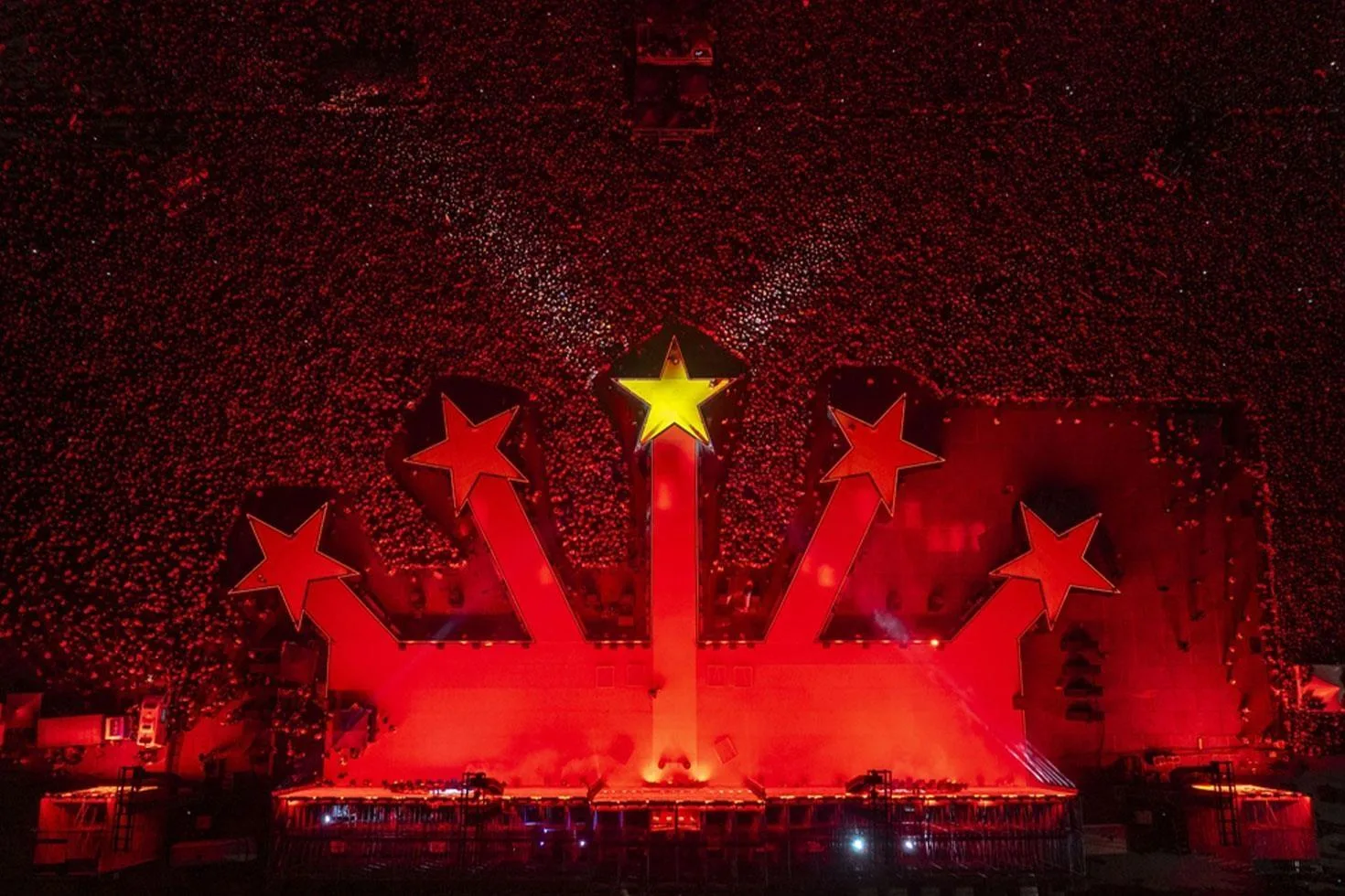 Galatasaray, 31 yaşındaki futbolcu Kerem Demirbay ile anlaşmasını sona erdirdi.