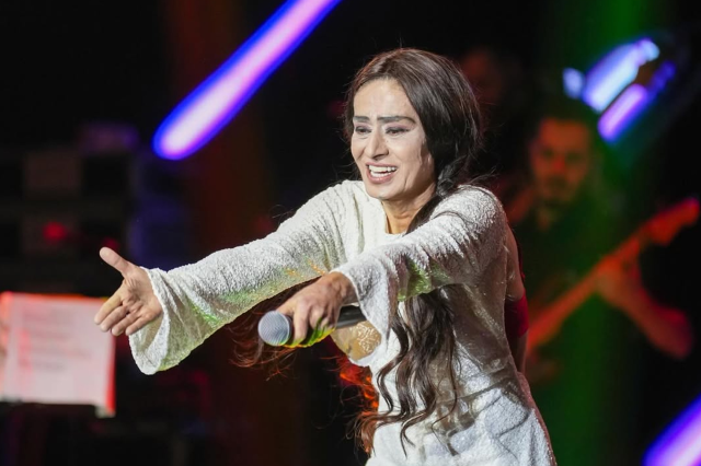 Yıldız Tilbe hastalığını sahnede ilk kez açıkladı: Mikrofon tutmam bile yasak