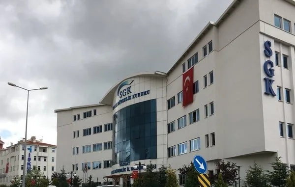 SGK, prim borcu bulunan vatandaşlara nefes aldıracak düzenlemeyi hayata geçirdi.