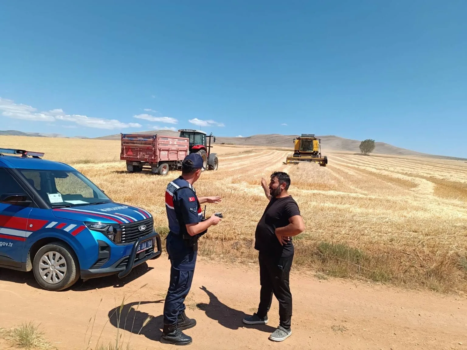 Yozgat’ın Çandır ilçesinde Jandarma ekipleri, hasat döneminde artan risklere karşı