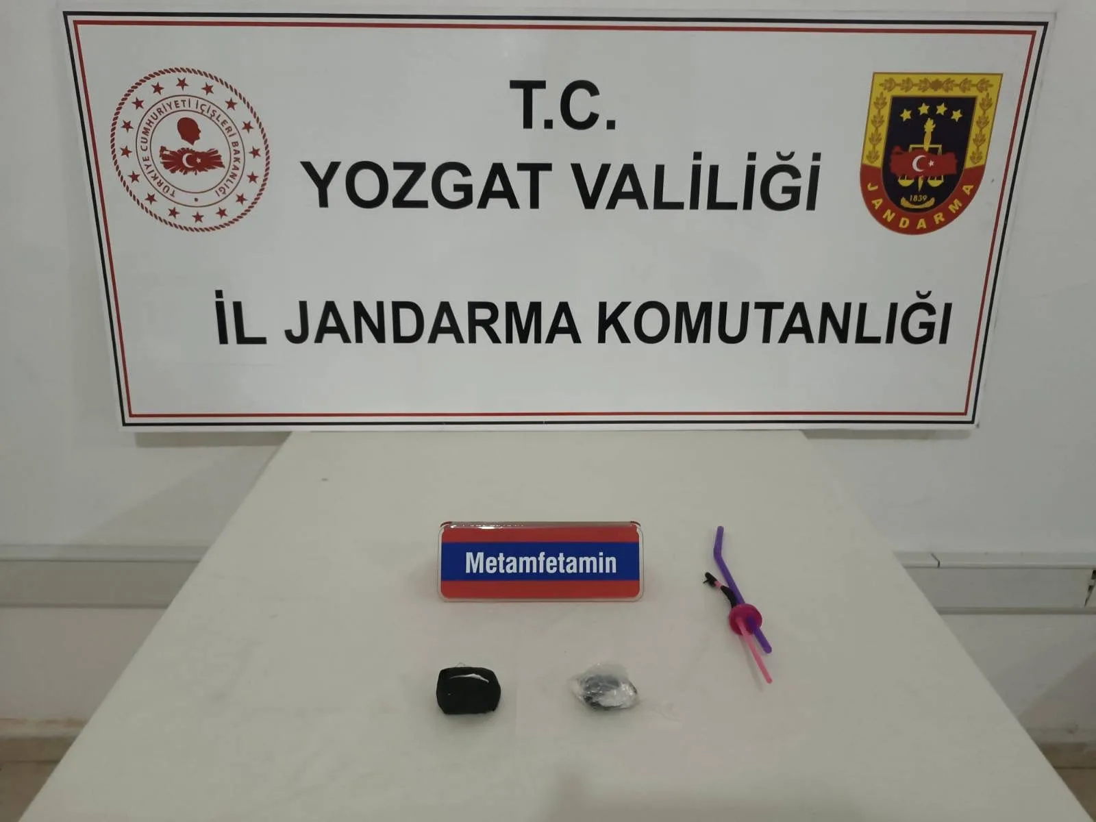 Yerköy’de jandarma ve polis ekiplerinin ortak çalışmasıyla durdurulan bir araçta